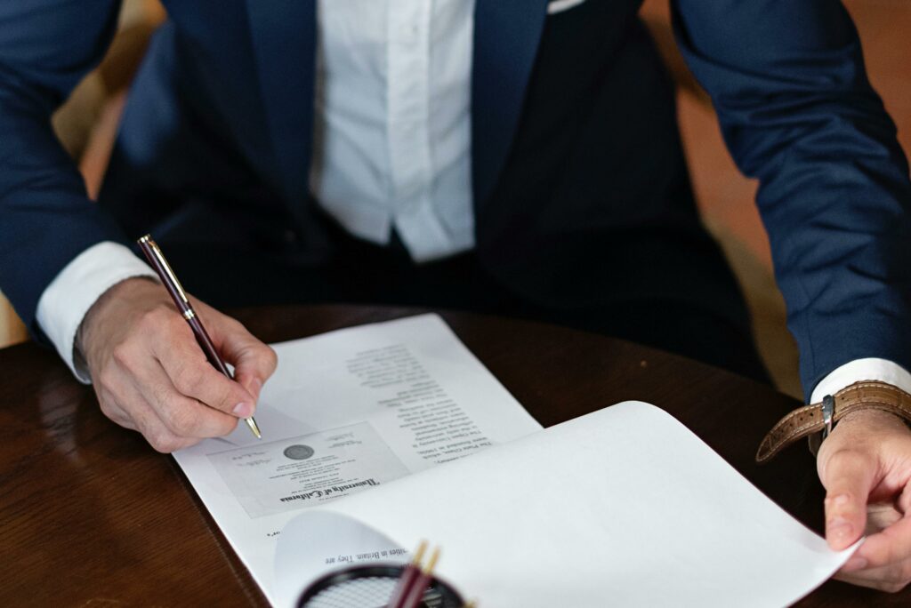 Contract dispute lawyers hobart