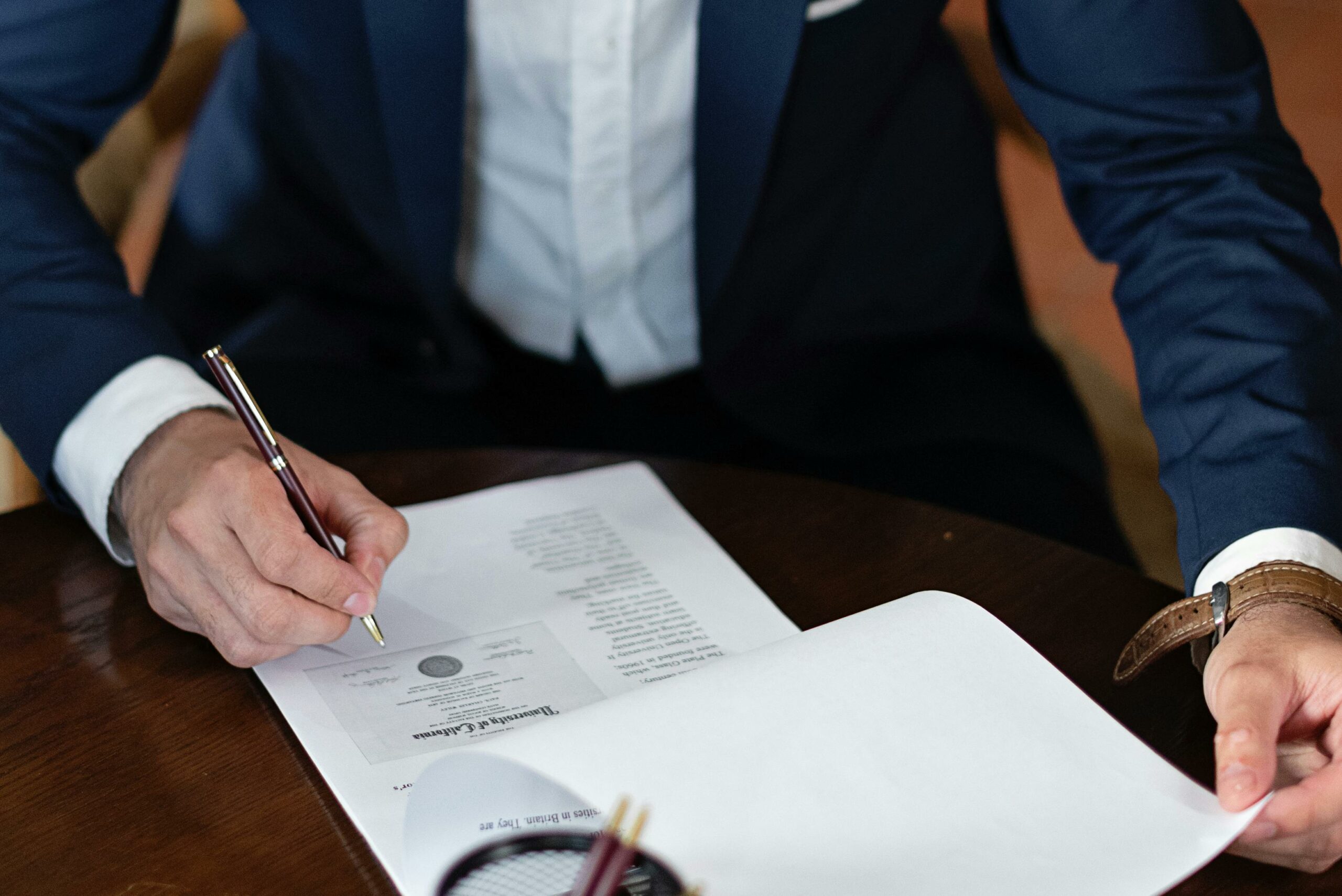 Contract dispute lawyers hobart